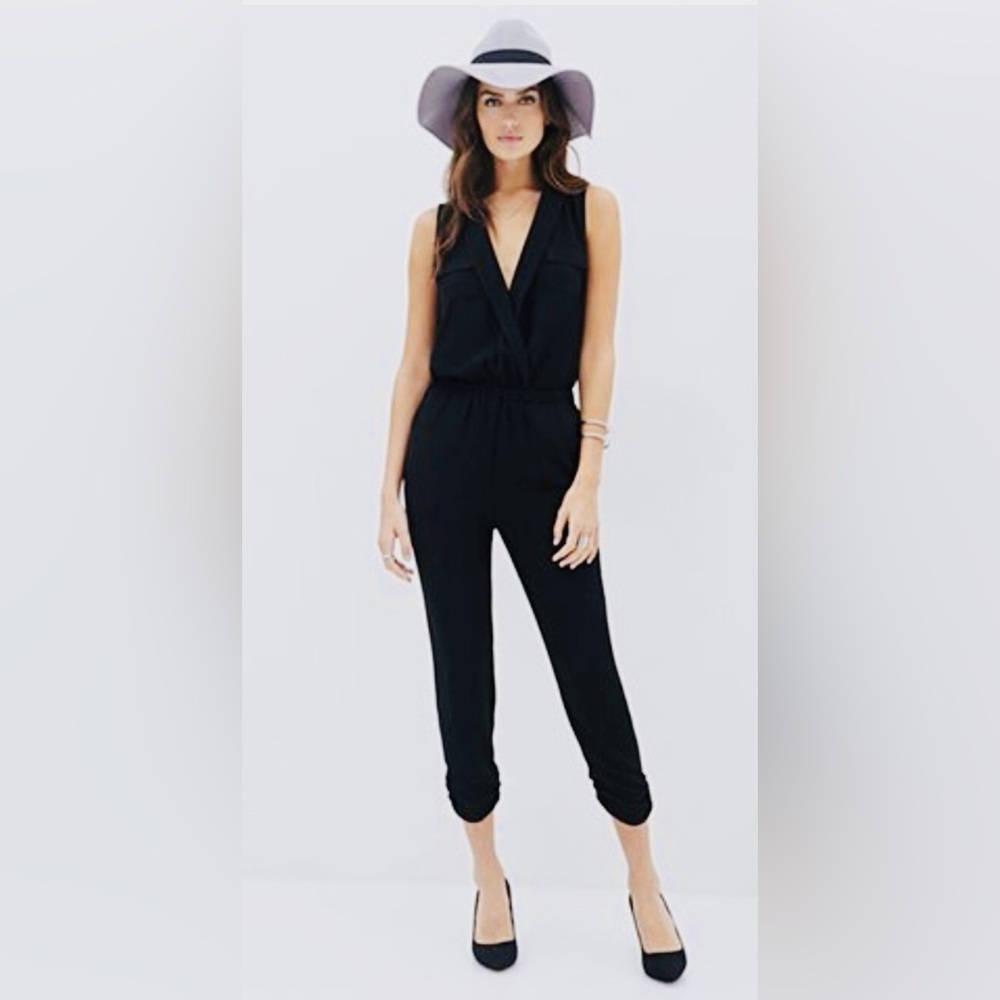 Harlowe & Graham Black Sleeveless V-Neck Jumpsuit Romper – Medium